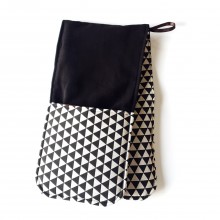 Black & White triangles Oven-Mitt